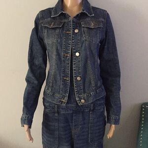 Access basic blue jeans jacket